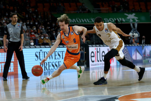 坐上替补席 坐上替补席