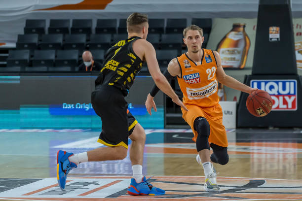 并肩作战伙 并肩作战伙